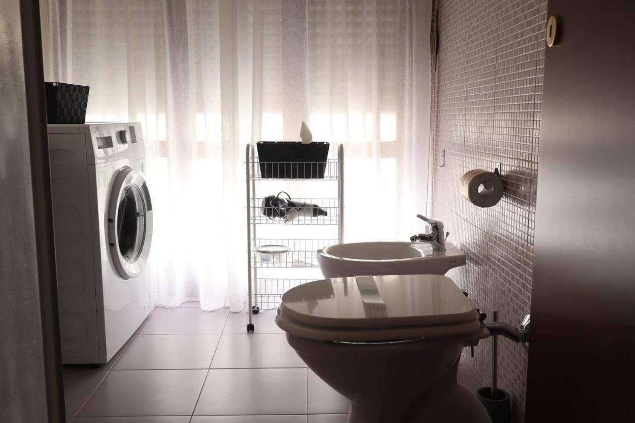 Casa Etruschi - Appartamento Con Posto Auto Livorno Bagian luar foto