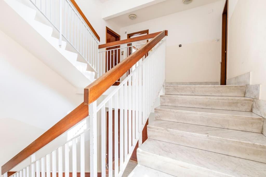 Casa Etruschi - Appartamento Con Posto Auto Livorno Bagian luar foto