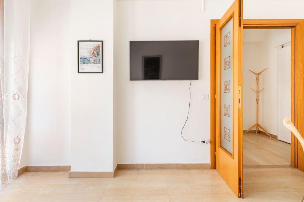Casa Etruschi - Appartamento Con Posto Auto Livorno Bagian luar foto